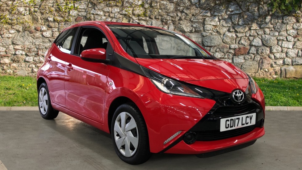 Toyota Aygo 1 0 Vvt I X Play 5dr Hatchback 17 Available From Mazda Northampton Motors