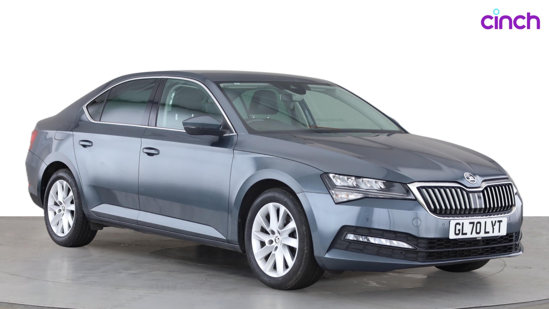 Skoda Superb listing photo