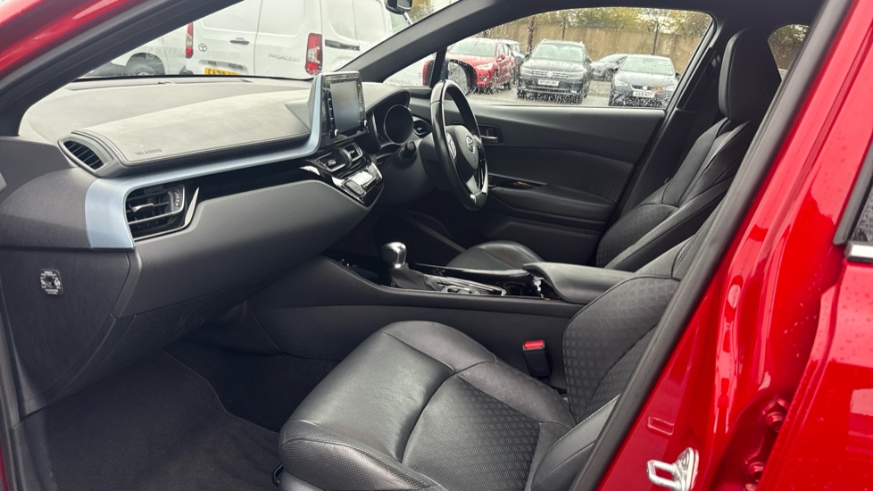 Toyota C-HR 1.8 Hybrid Design 5dr CVT Hybrid Hatchback - Image 5