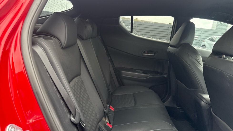 Toyota C-HR 1.8 Hybrid Design 5dr CVT Hybrid Hatchback - Image 8