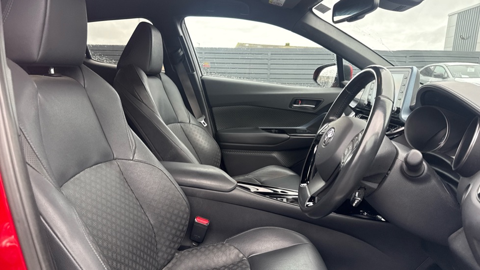 Toyota C-HR 1.8 Hybrid Design 5dr CVT Hybrid Hatchback - Image 12