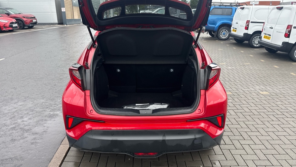 Toyota C-HR 1.8 Hybrid Design 5dr CVT Hybrid Hatchback - Image 13