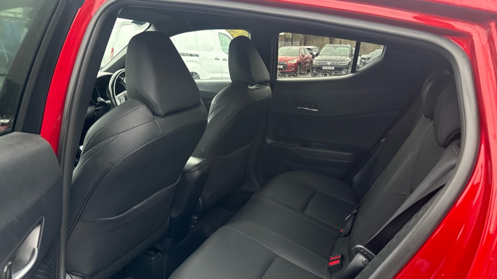 Toyota C-HR 1.8 Hybrid Design 5dr CVT Hybrid Hatchback - Image 15