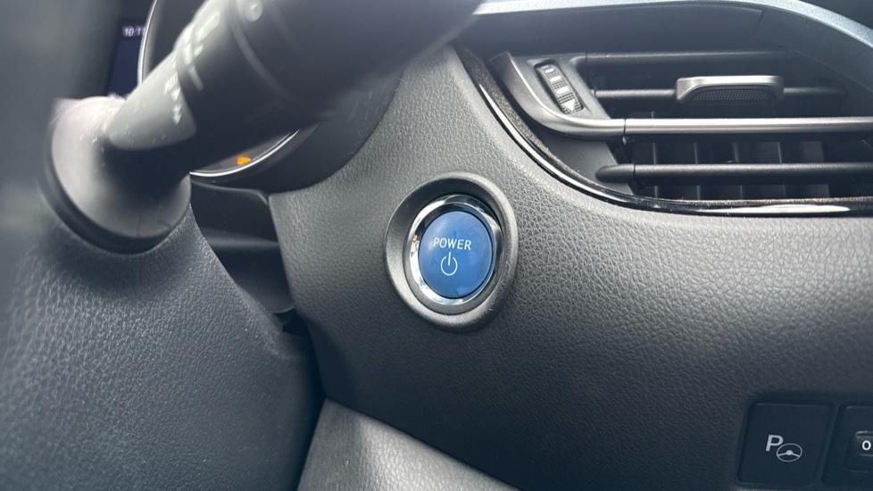 Toyota C-HR 1.8 Hybrid Design 5dr CVT Hybrid Hatchback - Image 16