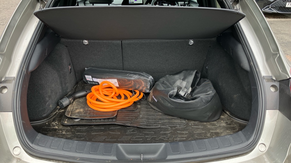 Lexus UX 300e 150kW 72.8 kWh Premium 5dr E-CVT Electric Hatchback - Image 13