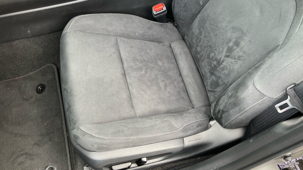 Lexus UX 300e 150kW 72.8 kWh Premium 5dr E-CVT Electric Hatchback - Image 17