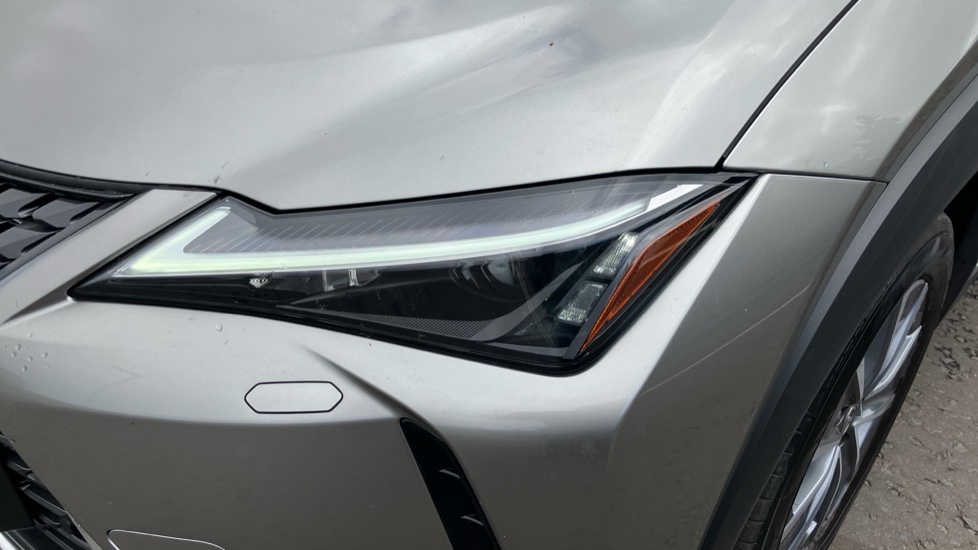 Lexus UX 300e 150kW 72.8 kWh Premium 5dr E-CVT Electric Hatchback - Image 20