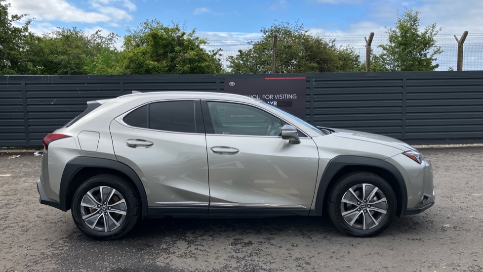 Lexus UX 300e 150kW 72.8 kWh Premium 5dr E-CVT Electric Hatchback - Image 23