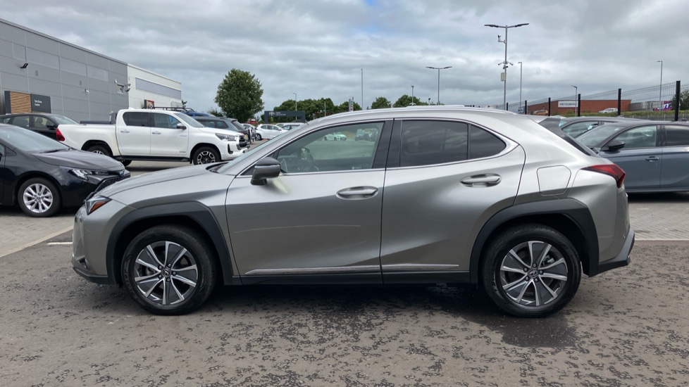 Lexus UX 300e 150kW 72.8 kWh Premium 5dr E-CVT Electric Hatchback - Image 24