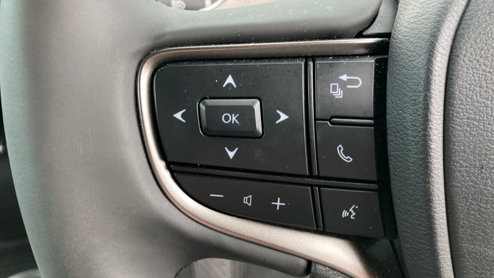 Lexus UX 300e 150kW 72.8 kWh Premium 5dr E-CVT Electric Hatchback - Image 32