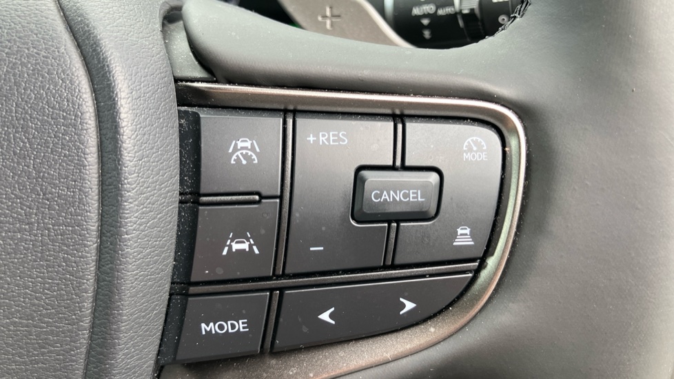 Lexus UX 300e 150kW 72.8 kWh Premium 5dr E-CVT Electric Hatchback - Image 33