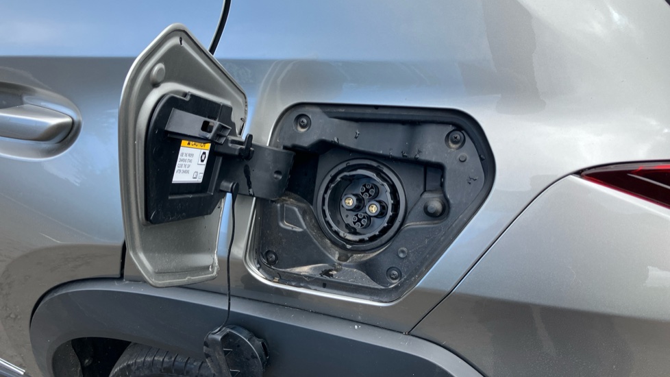 Lexus UX 300e 150kW 72.8 kWh Premium 5dr E-CVT Electric Hatchback - Image 42