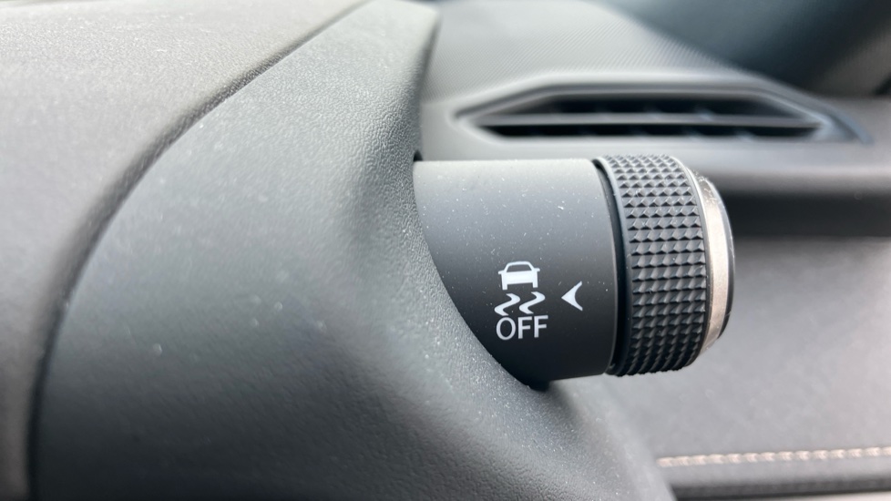 Lexus UX 300e 150kW 72.8 kWh Premium 5dr E-CVT Electric Hatchback - Image 44