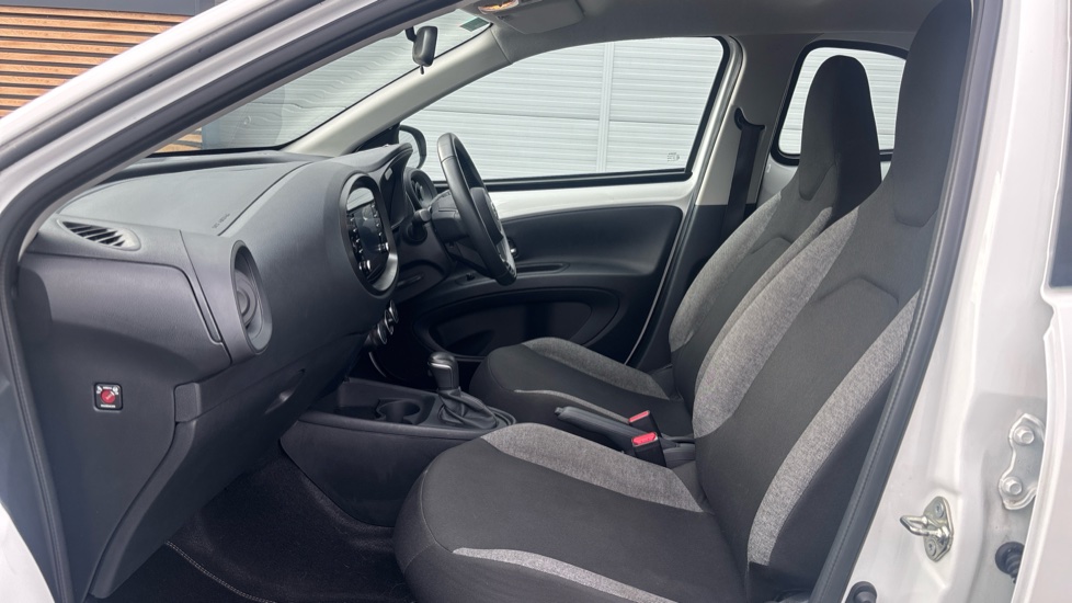 Toyota Aygo X 1.0 VVT-i Pure 5dr Auto Petrol Hatchback - Image 5