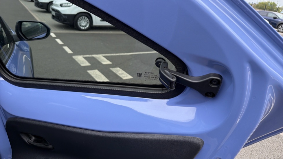 Toyota Aygo X 1.5 Hybrid Design 5dr CVT Hybrid Hatchback - Image 44