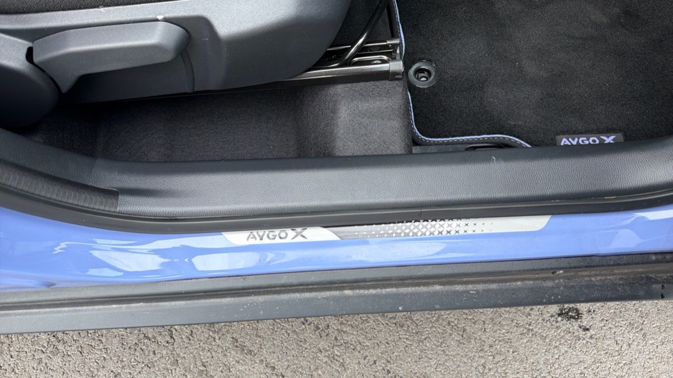 Toyota Aygo X 1.5 Hybrid Design 5dr CVT Hybrid Hatchback - Image 45
