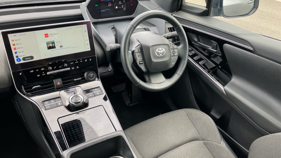 Toyota bZ4X 150kW Motion 71.4kWh 5dr Auto [11kW] Electric Hatchback - Image 7