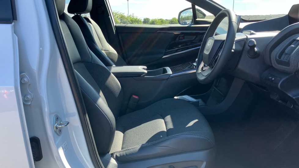 Toyota bZ4X 150kW Motion 71.4kWh 5dr Auto [11kW] Electric Hatchback - Image 12