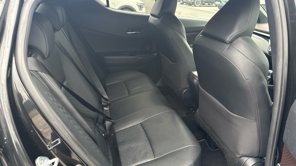 Toyota C-HR 1.8 Hybrid Excel 5dr CVT [Leather] Hybrid Hatchback - Image 8