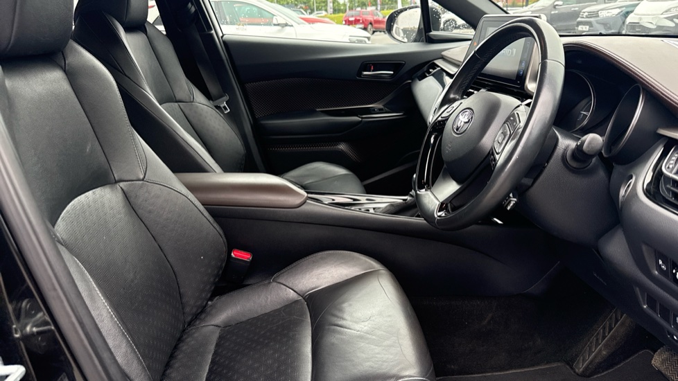 Toyota C-HR 1.8 Hybrid Excel 5dr CVT [Leather] Hybrid Hatchback - Image 12