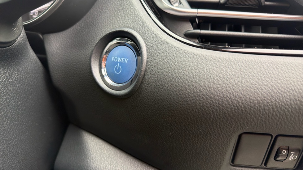 Toyota C-HR 1.8 Hybrid Icon 5dr CVT Hybrid Hatchback - Image 16