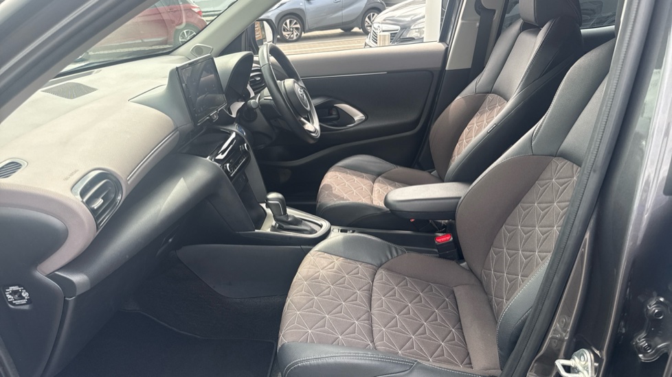 Toyota Yaris Cross 1.5 Hybrid Excel 5dr CVT Hybrid Estate - Image 5