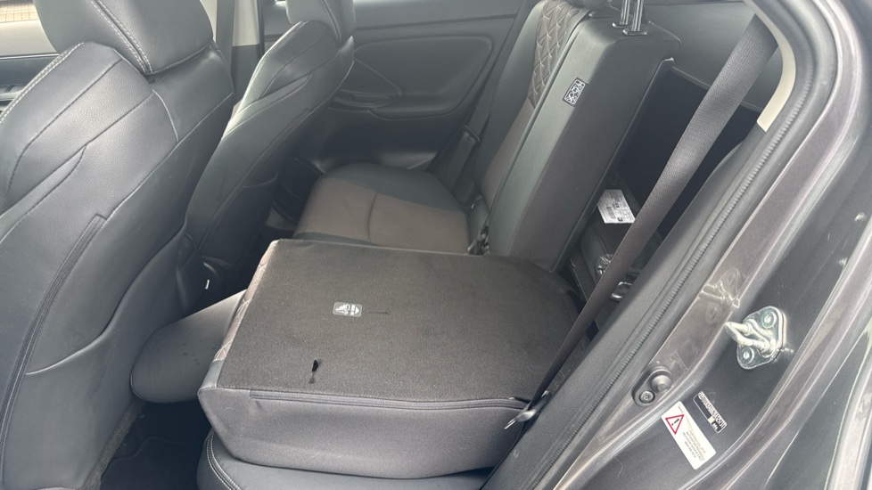 Toyota Yaris Cross 1.5 Hybrid Excel 5dr CVT Hybrid Estate - Image 18