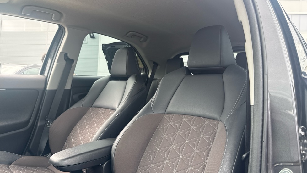 Toyota Yaris Cross 1.5 Hybrid Excel 5dr CVT Hybrid Estate - Image 19