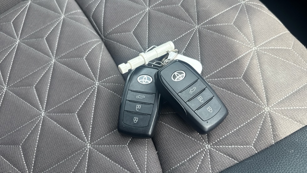 Toyota Yaris Cross 1.5 Hybrid Excel 5dr CVT Hybrid Estate - Image 28