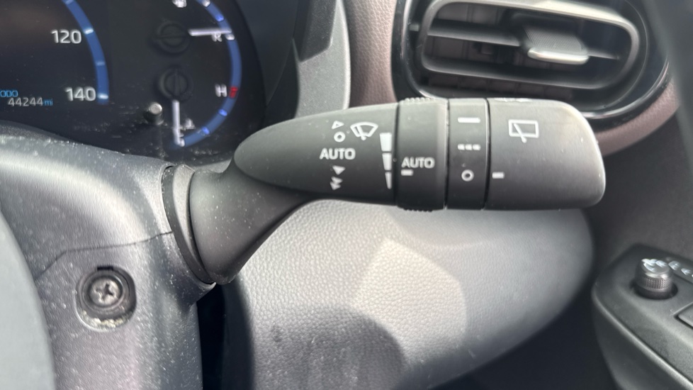 Toyota Yaris Cross 1.5 Hybrid Excel 5dr CVT Hybrid Estate - Image 40
