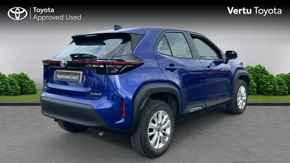 Toyota Yaris Cross 1.5 Hybrid Icon 5dr CVT Hybrid Estate - Image 2