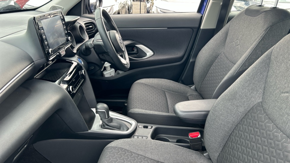 Toyota Yaris Cross 1.5 Hybrid Icon 5dr CVT Hybrid Estate - Image 5