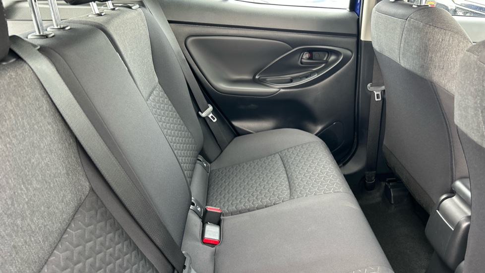 Toyota Yaris Cross 1.5 Hybrid Icon 5dr CVT Hybrid Estate - Image 8