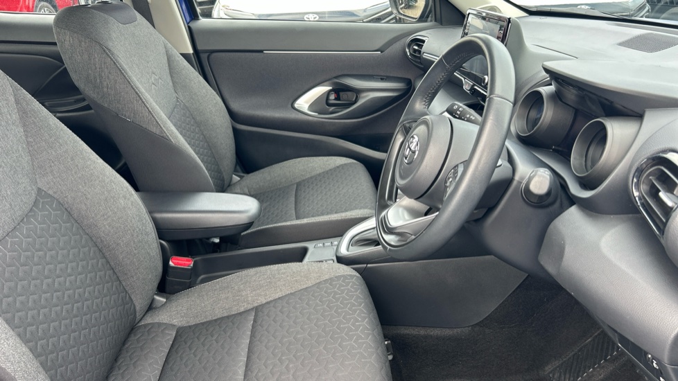 Toyota Yaris Cross 1.5 Hybrid Icon 5dr CVT Hybrid Estate - Image 12