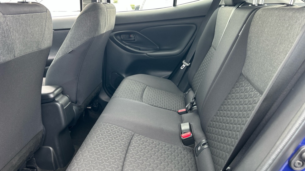 Toyota Yaris Cross 1.5 Hybrid Icon 5dr CVT Hybrid Estate - Image 15