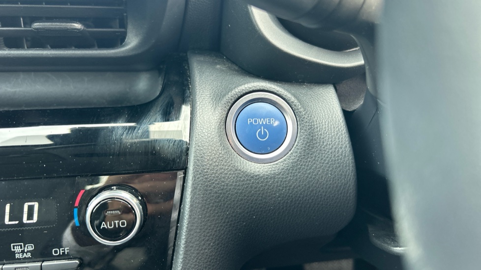 Toyota Yaris Cross 1.5 Hybrid Icon 5dr CVT Hybrid Estate - Image 16