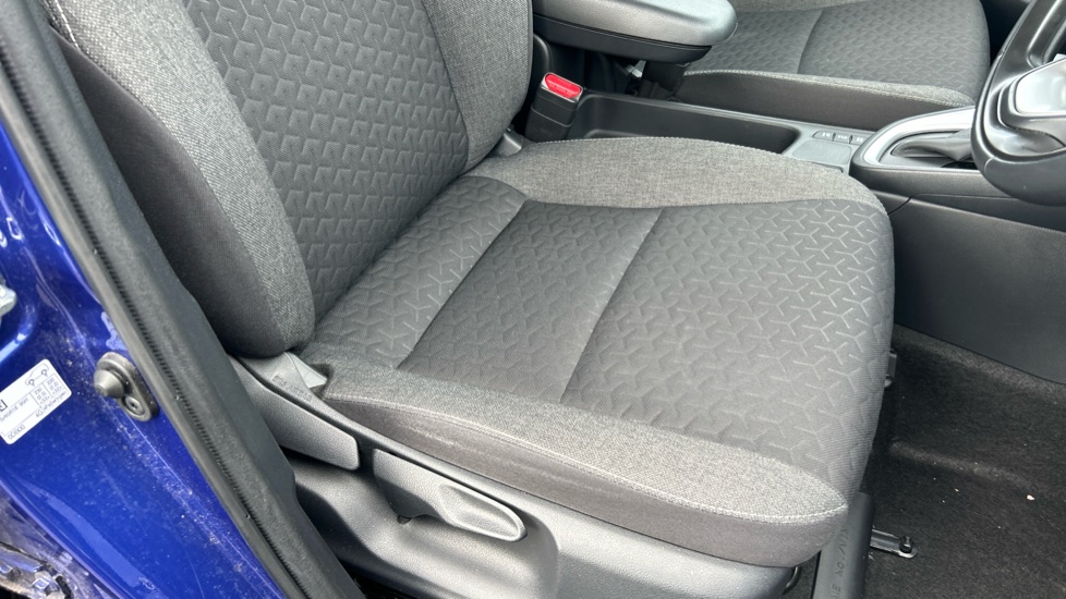 Toyota Yaris Cross 1.5 Hybrid Icon 5dr CVT Hybrid Estate - Image 17
