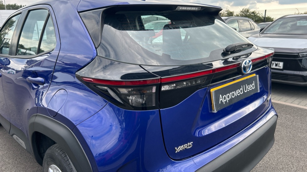 Toyota Yaris Cross 1.5 Hybrid Icon 5dr CVT Hybrid Estate - Image 21