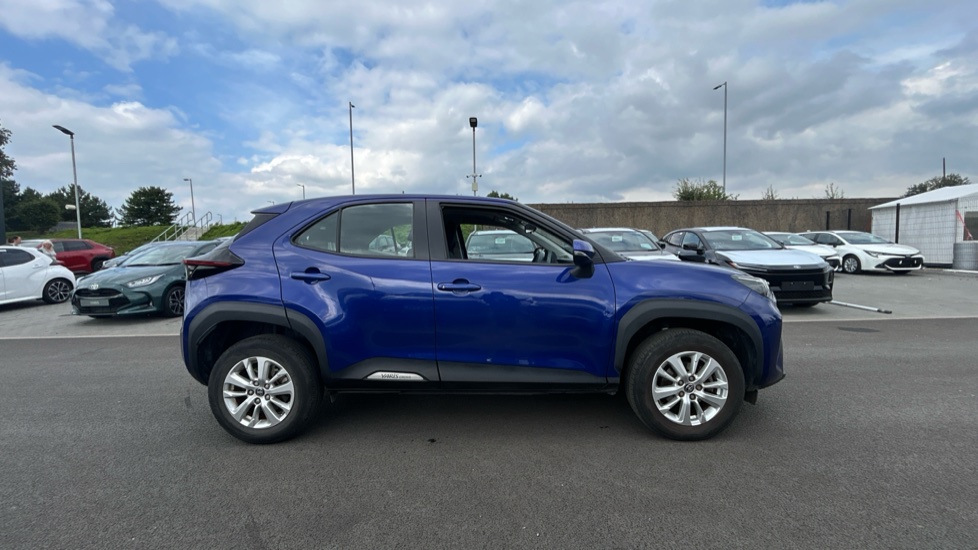 Toyota Yaris Cross 1.5 Hybrid Icon 5dr CVT Hybrid Estate - Image 23