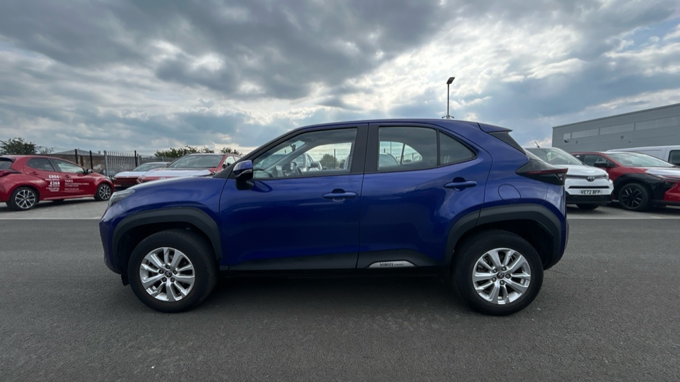 Toyota Yaris Cross 1.5 Hybrid Icon 5dr CVT Hybrid Estate - Image 24
