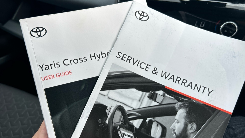 Toyota Yaris Cross 1.5 Hybrid Icon 5dr CVT Hybrid Estate - Image 27