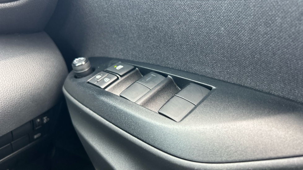 Toyota Yaris Cross 1.5 Hybrid Icon 5dr CVT Hybrid Estate - Image 30