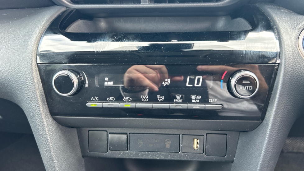 Toyota Yaris Cross 1.5 Hybrid Icon 5dr CVT Hybrid Estate - Image 33