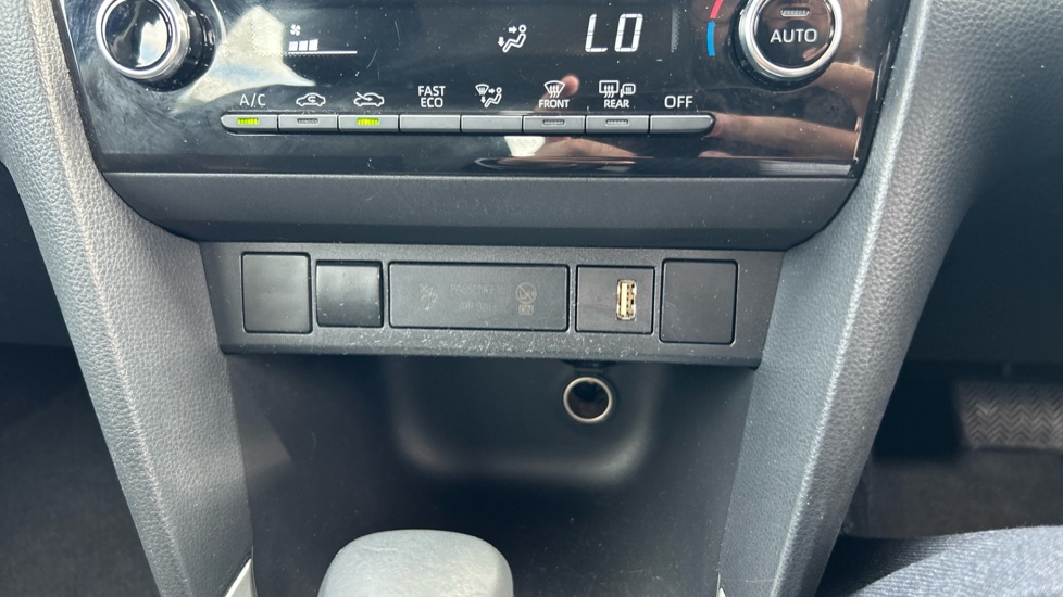Toyota Yaris Cross 1.5 Hybrid Icon 5dr CVT Hybrid Estate - Image 36