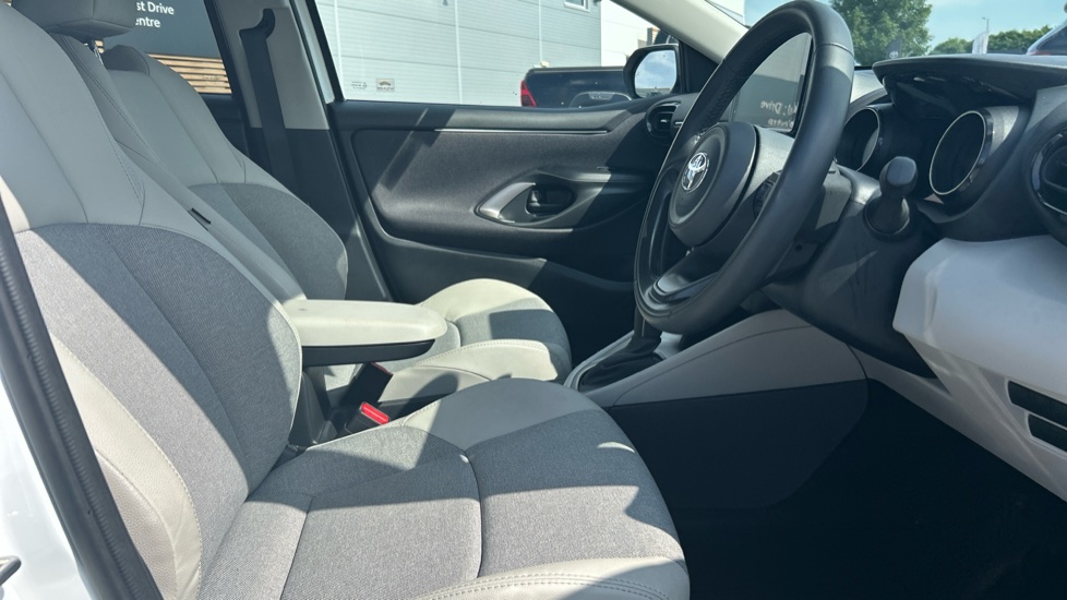 Toyota Yaris 1.5 Hybrid Excel 5dr CVT Hybrid Hatchback - Image 12
