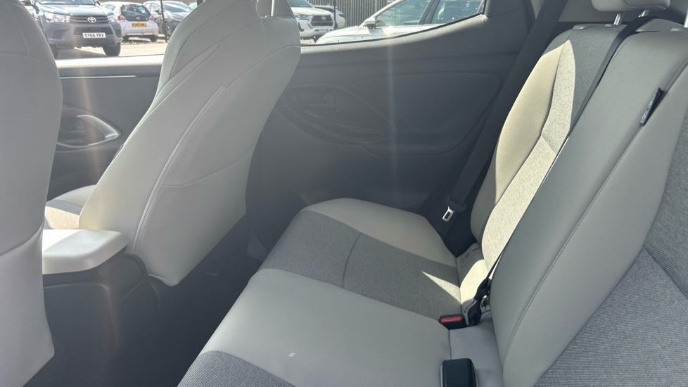 Toyota Yaris 1.5 Hybrid Excel 5dr CVT Hybrid Hatchback - Image 15