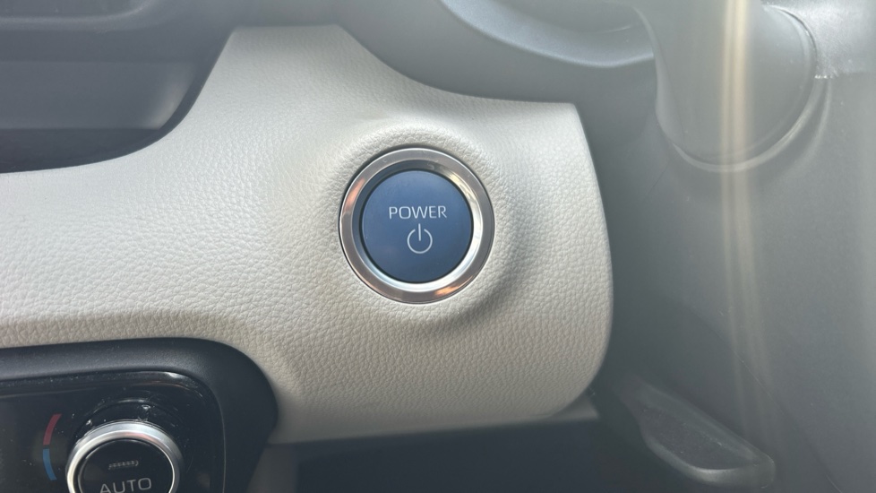 Toyota Yaris 1.5 Hybrid Excel 5dr CVT Hybrid Hatchback - Image 16