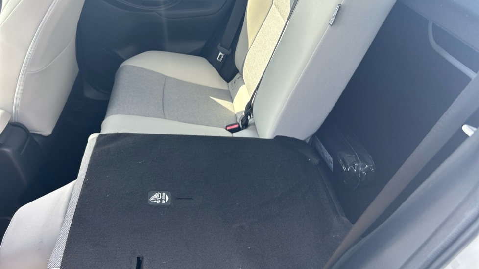 Toyota Yaris 1.5 Hybrid Excel 5dr CVT Hybrid Hatchback - Image 18