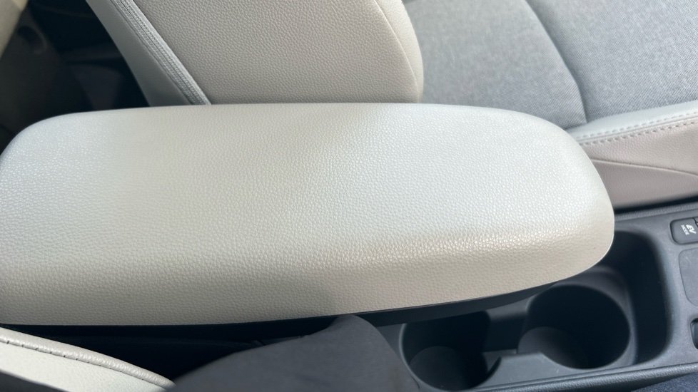Toyota Yaris 1.5 Hybrid Excel 5dr CVT Hybrid Hatchback - Image 45