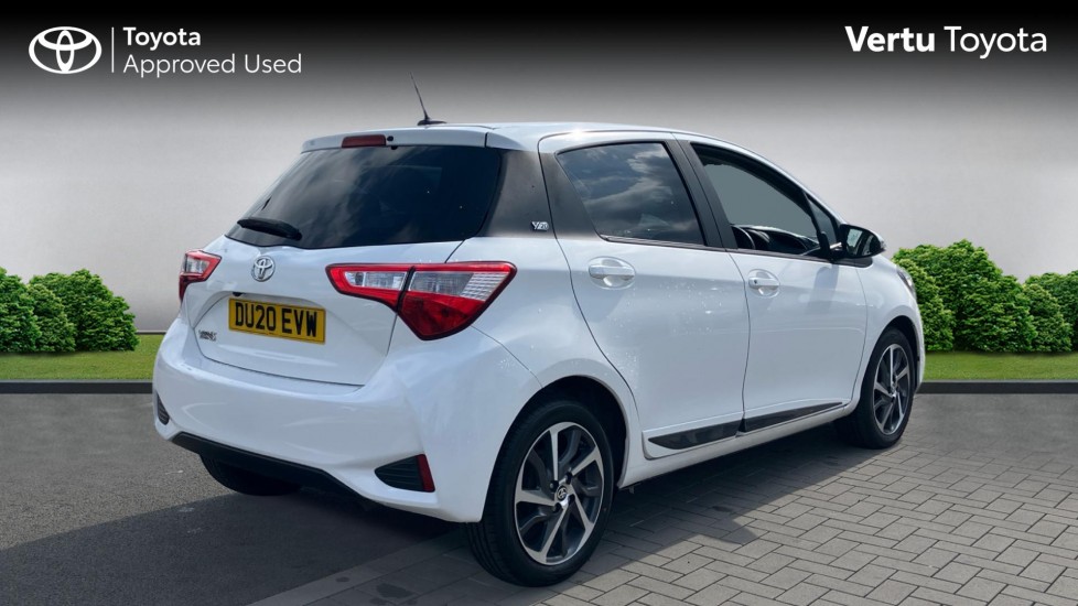 Toyota Yaris 1.5 VVT-i Y20 5dr CVT [Bi-tone] Petrol Hatchback - Image 2